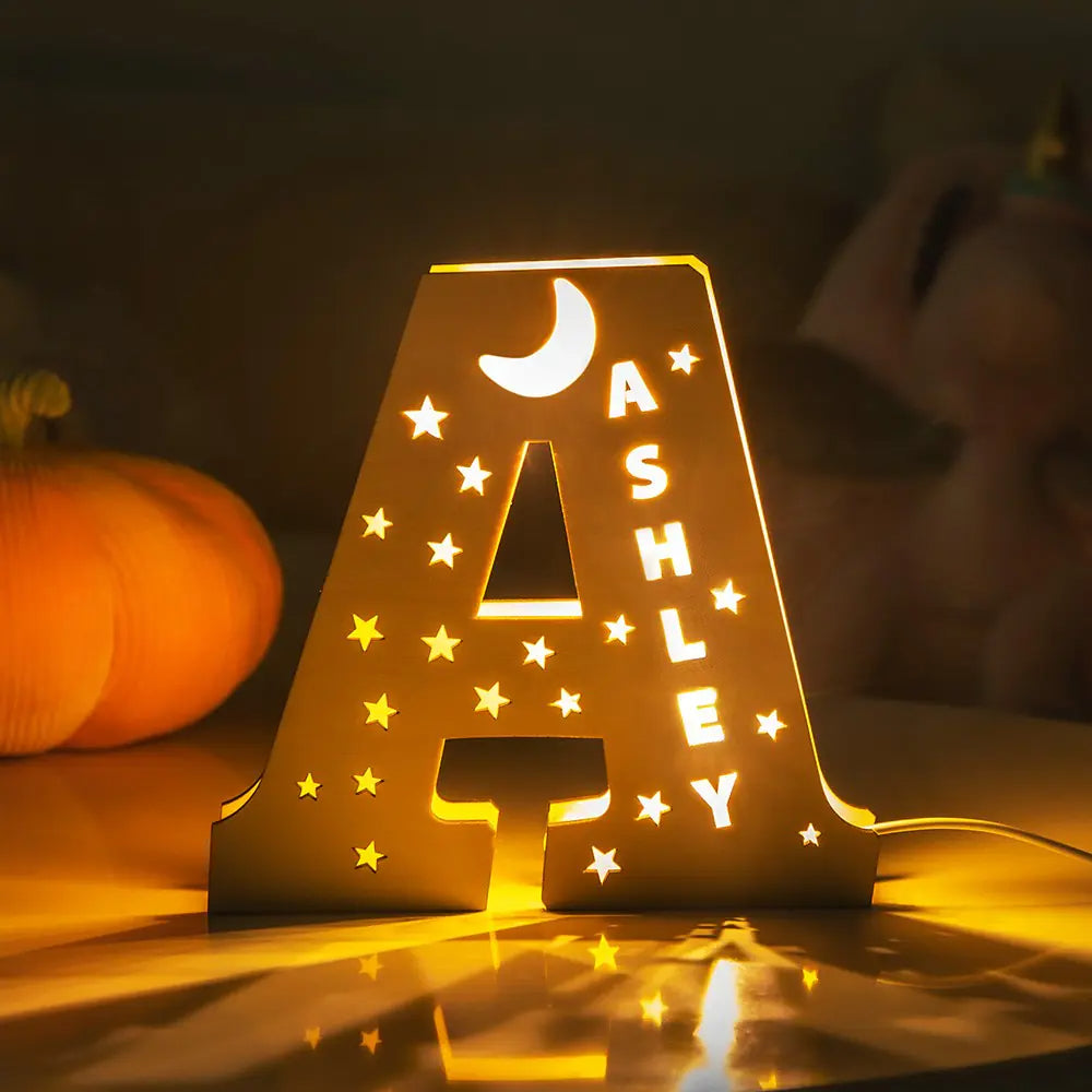 Gepersonaliseerd houten alfabet nachtlampje met naam